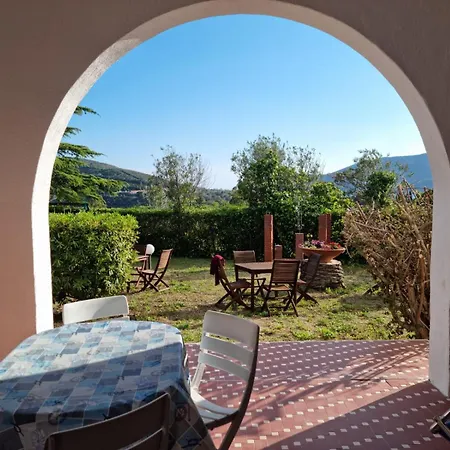 Casa Golfi Di Nyaraló